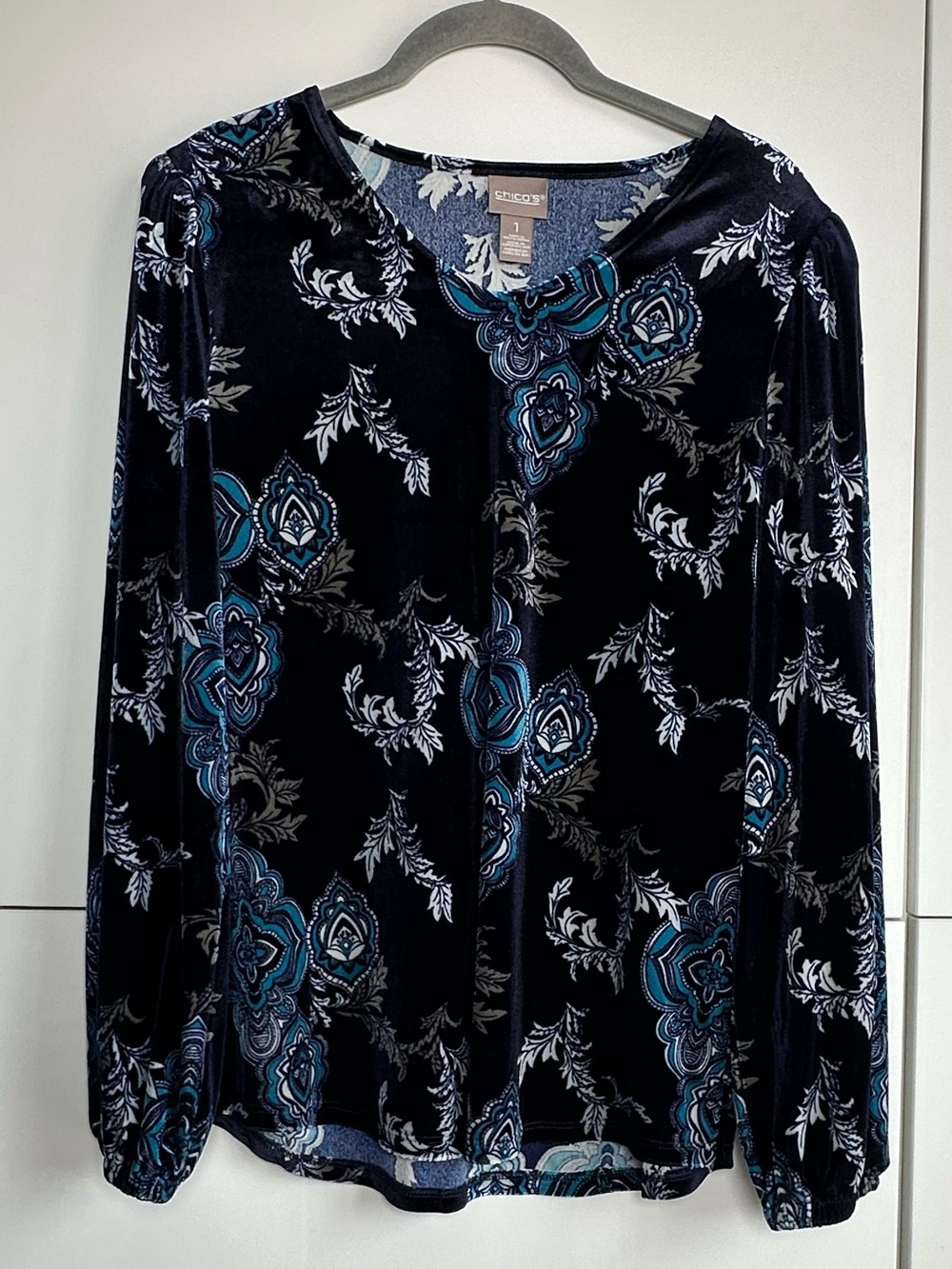 Chico’s Velvet Blouse Midnight Blue Floral Size 1 (Medium) NWT